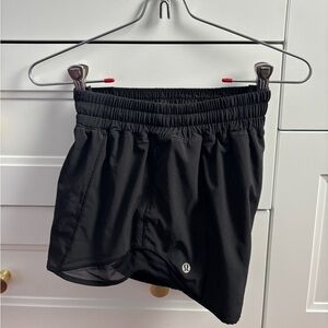 Lulu Lemon Low-Rise Hotty Hot Lined 4” - SIZE 6